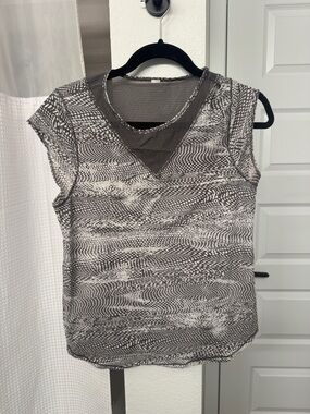 lululemon athletica Grey Patterned Short Sleeve Tee